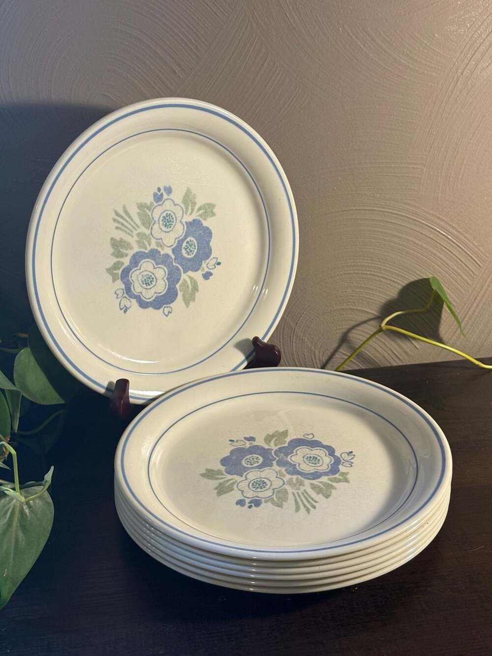 Vintage Corning Corner Stone Belle Grove 8.5 Inch Luncheon Plates - Set of 6